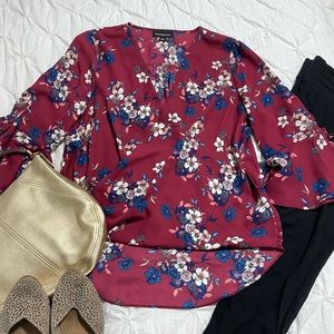Maroon floral blouse with ruffled hemmed sleeves L